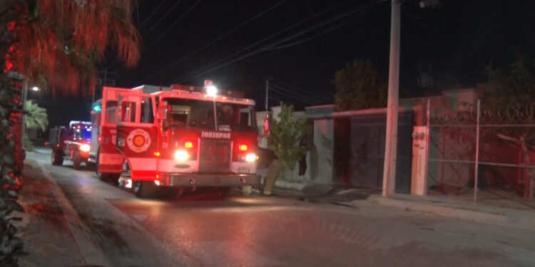 Sujeto intenta prender fuego a su casa en Delicias