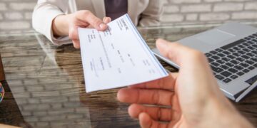 Comparten recomendaciones para evitar fraudes por cheques sin fondos