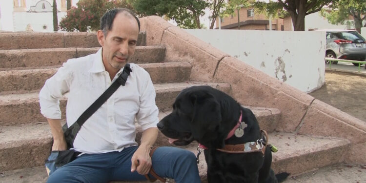 Denuncian discriminación contra hombre con discapacidad visual
