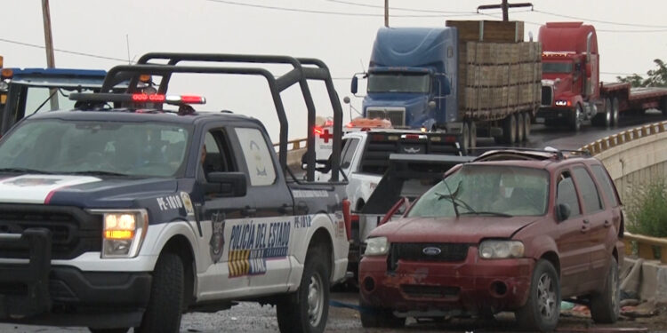 Grave accidente deja a joven atrapado en su vehículo en Cuauhtémoc