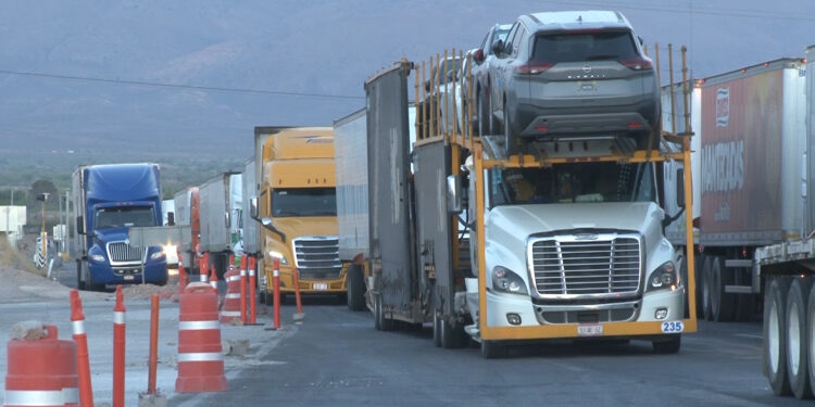 Cerraron transportistas la circulación en la salida a Juárez