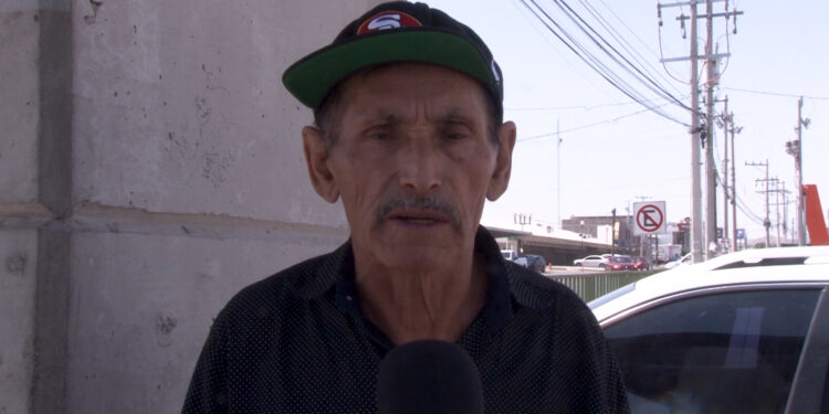 Pasajeros denuncian a chofer por usar el celular mientras maneja