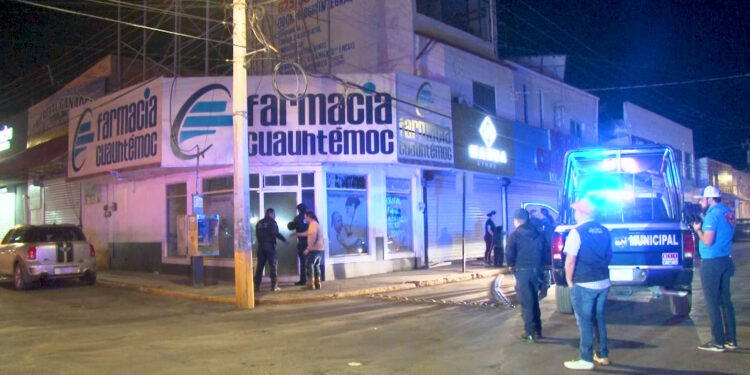 Arde farmacia en el centro de Cuauhtémoc