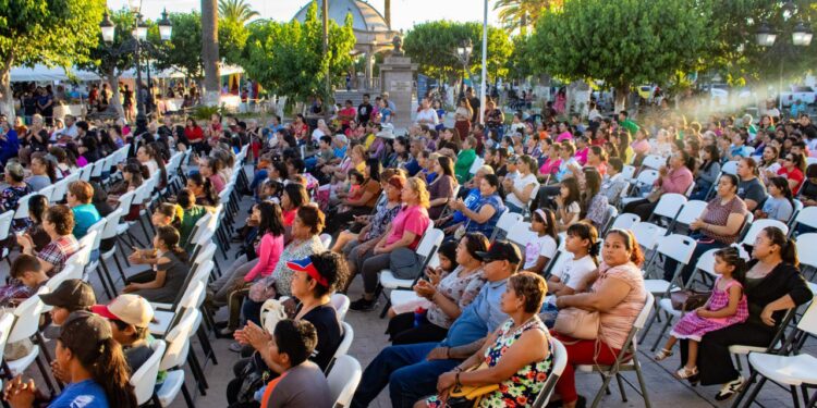 Festejó Miriam Soto junto a más de 500 mamás en Meoqui