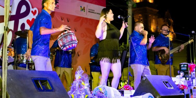 Festejó Miriam Soto junto a más de 500 mamás en Meoqui