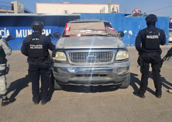 Aseguran vehículo y armas en Janos