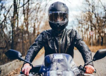 Recomendaciones a motociclistas para conducir con seguridad