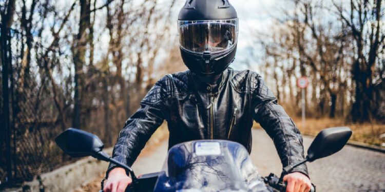 Recomendaciones a motociclistas para conducir con seguridad