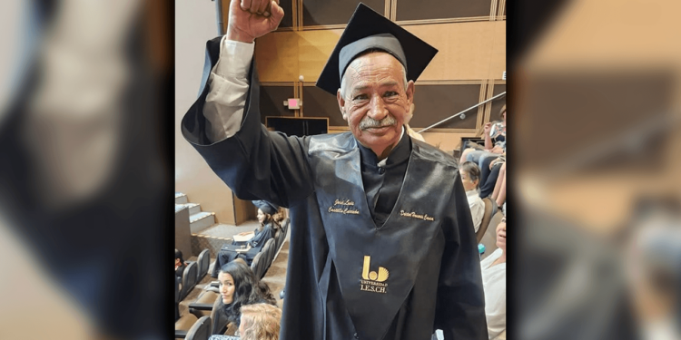 Reconocen a padre de Esmeralda con honoris causa