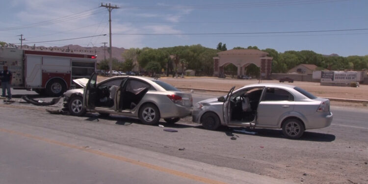 Tres lesionados en choque múltiple en la carretera a Aldama