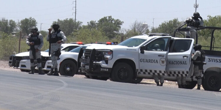 Productores lecheros bloquean la carretera 45 en Meoqui