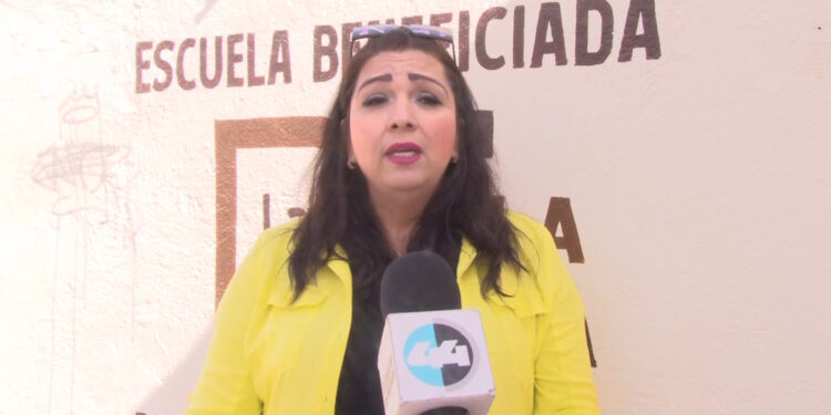 Protestan padres por obra inconclusa en escuela Eva Garrido