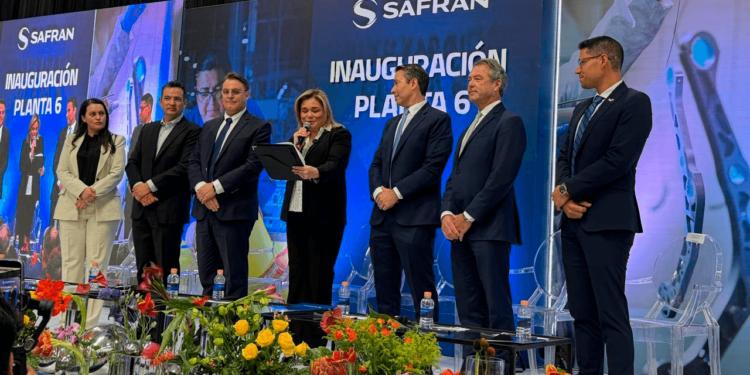 Maru Campos asiste a inauguración de nueva planta de Safran en la capital