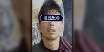 Atacó a policía con arma blanca durante detención