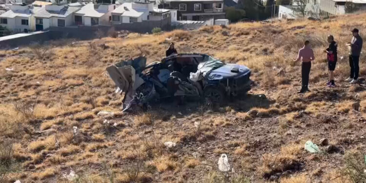 Se vuelca conductor en el Periférico de la Juventud