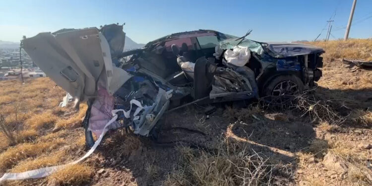 Se vuelca conductor en el Periférico de la Juventud