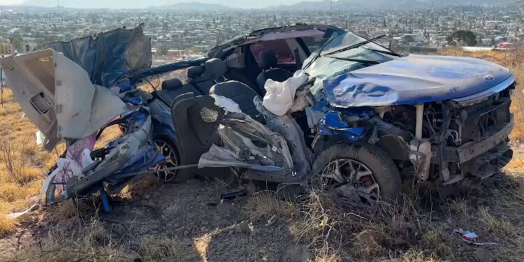 Se vuelca conductor en el Periférico de la Juventud