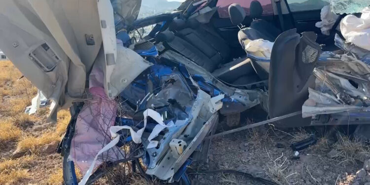 Se vuelca conductor en el Periférico de la Juventud