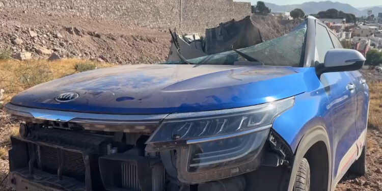 Se vuelca conductor en el Periférico de la Juventud