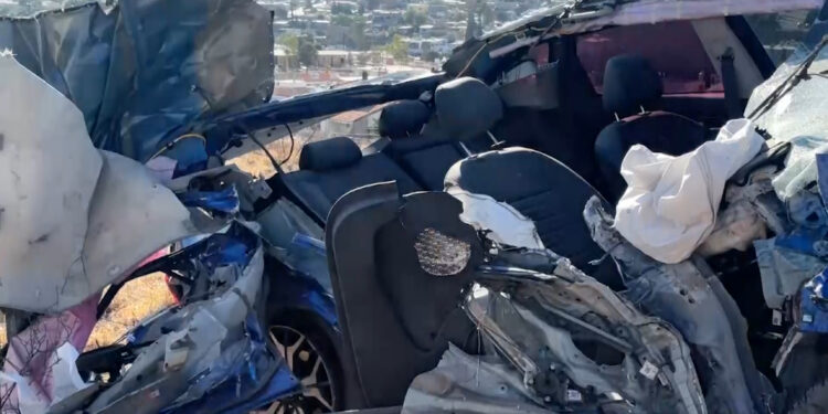 Se vuelca conductor en el Periférico de la Juventud