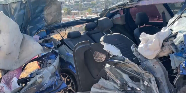 Se vuelca conductor en el Periférico de la Juventud