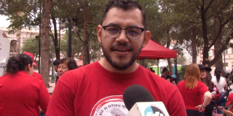 Maestros instalan plantón frente a Palacio de Gobierno