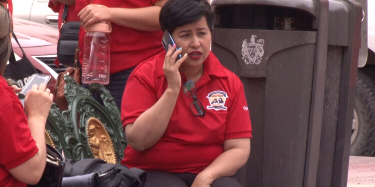 Maestros instalan plantón frente a Palacio de Gobierno