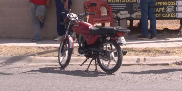 Motociclista sufre fractura tras choque en la colonia Quinta Real