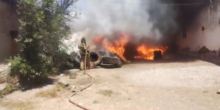 Incendio en Cuauhtémoc moviliza a cuerpos de emergencia