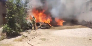 Incendio en Cuauhtémoc moviliza a cuerpos de emergencia