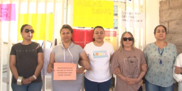 Padres y alumnos de la Secundaria Técnica 3020 exigen aulas dignas