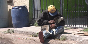 Hombre rescata a su perro de un incendio en Meoqui
