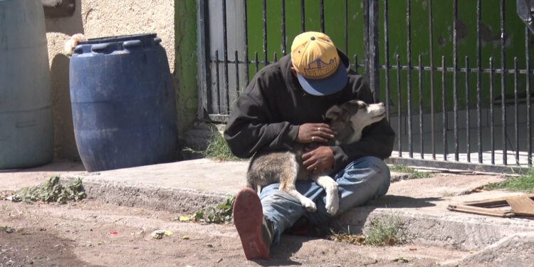 Hombre rescata a su perro de un incendio en Meoqui
