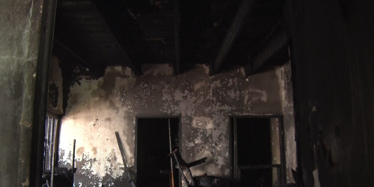 Hombre rescata a su perro de un incendio en Meoqui