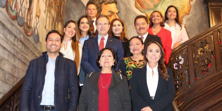 Senadores mexicanos rechazan impuesto a remesas en EE. UU.