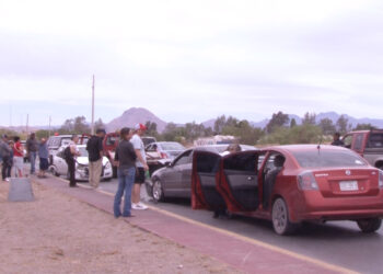 Carambola terminó en volcadura en la Vialidad Sacramento