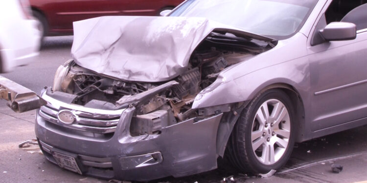 Carambola terminó en volcadura en la Vialidad Sacramento