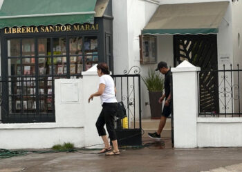 Multan librería de Javier Corral por desperdicio de agua
