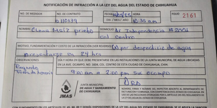 Multan librería de Javier Corral por desperdicio de agua