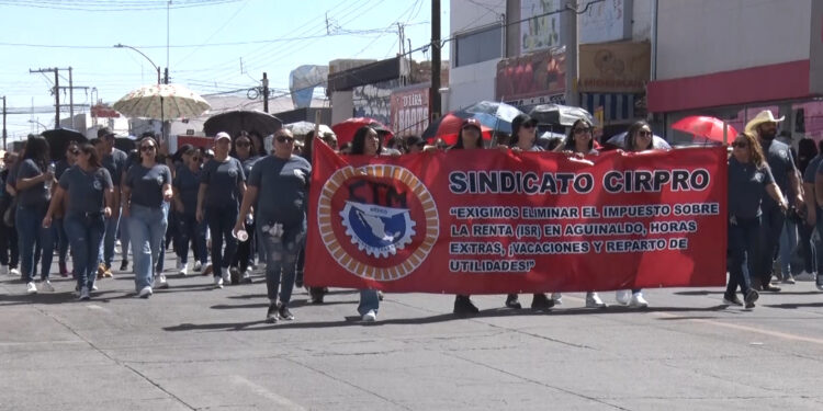 Trabajadores sindicalizados marchan en Delicias