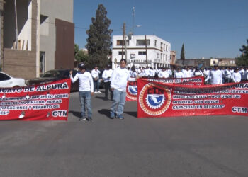 Trabajadores sindicalizados marchan en Delicias