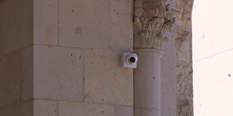 Indigna robo de arreglo floral en catedral de Cuauhtémoc