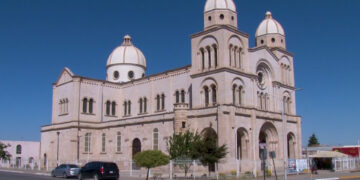 Indigna robo de arreglo floral en catedral de Cuauhtémoc