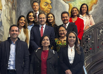 Se reúnen senadores mexicanos en EU para dialogan propuesta de impuesto a remesas