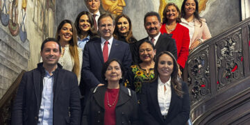 Se reúnen senadores mexicanos en EU para dialogan propuesta de impuesto a remesas