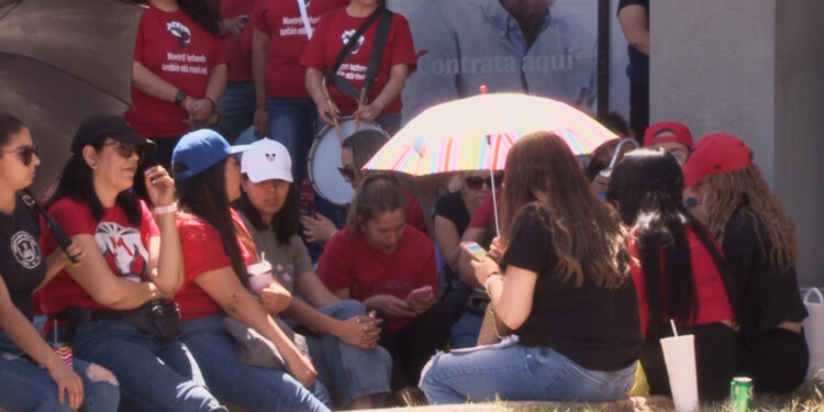 Toman oficinas del SNTE por reforma al ISSSTE