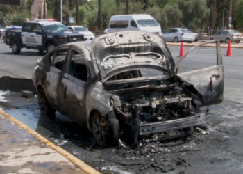 Se incendia vehículo frente al Tecnológico de Chihuahua