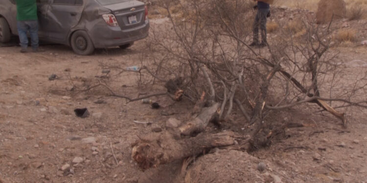 Conductor pierde el control y choca en la carretera a Aldama