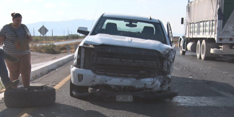 Vuelca tras ser golpeado por una pickup en Meoqui