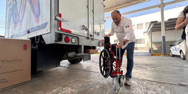 Entregan 12 sillas de ruedas al DIF Municipal para personas con discapacidad